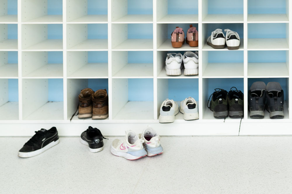 Straßenschuhe bitte ausziehen Straßenschuhe bitte ausziehen