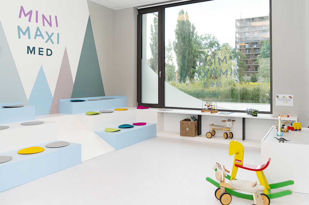 Kontakt Wartebereich Mini Maxi Med