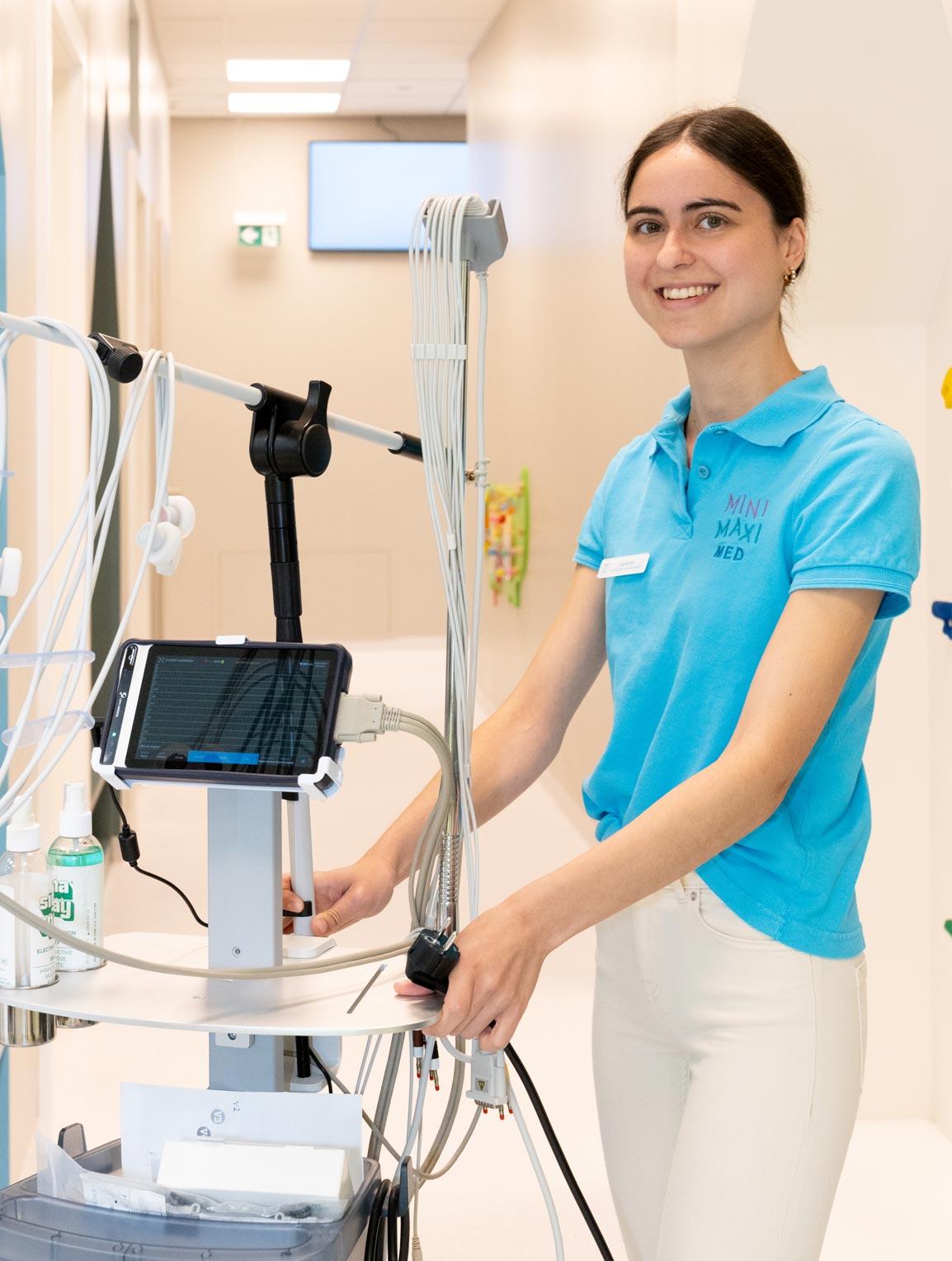 EKG wird für Sportuntersuchung (Attest für Sporttauglichkeit) vorbereitet EKG wird für Sportuntersuchung (Attest für Sporttauglichkeit) vorbereitet